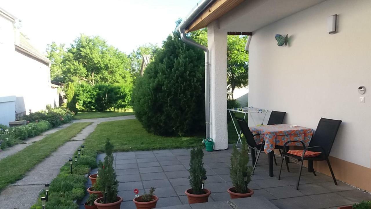 Júlia Vendégház Sarród Extérieur photo